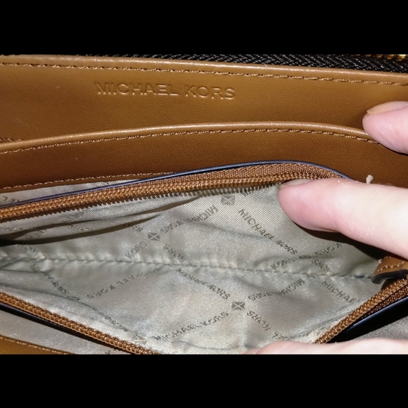 MICHAEL KORS Clutch Wallet - Picture 15 of 16